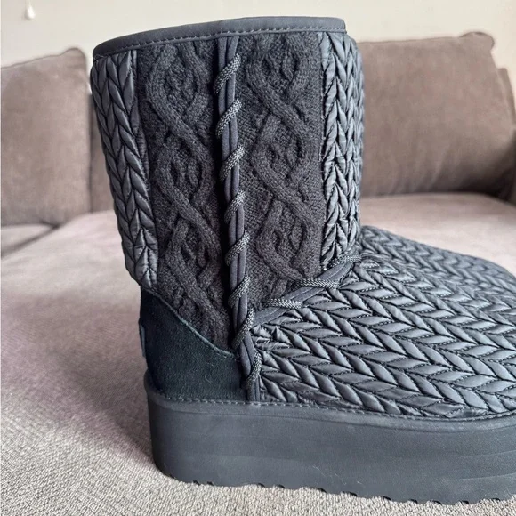 UGG Classic Short Villa Knit Platform Boot - Picture 12 of 15